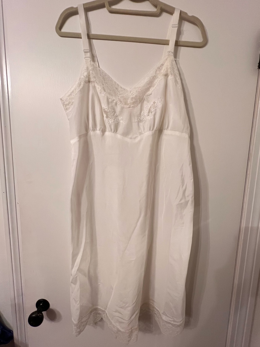 VINTAGE 1960’S BARBIZON WHITE LACE SLIP DRESS ✨